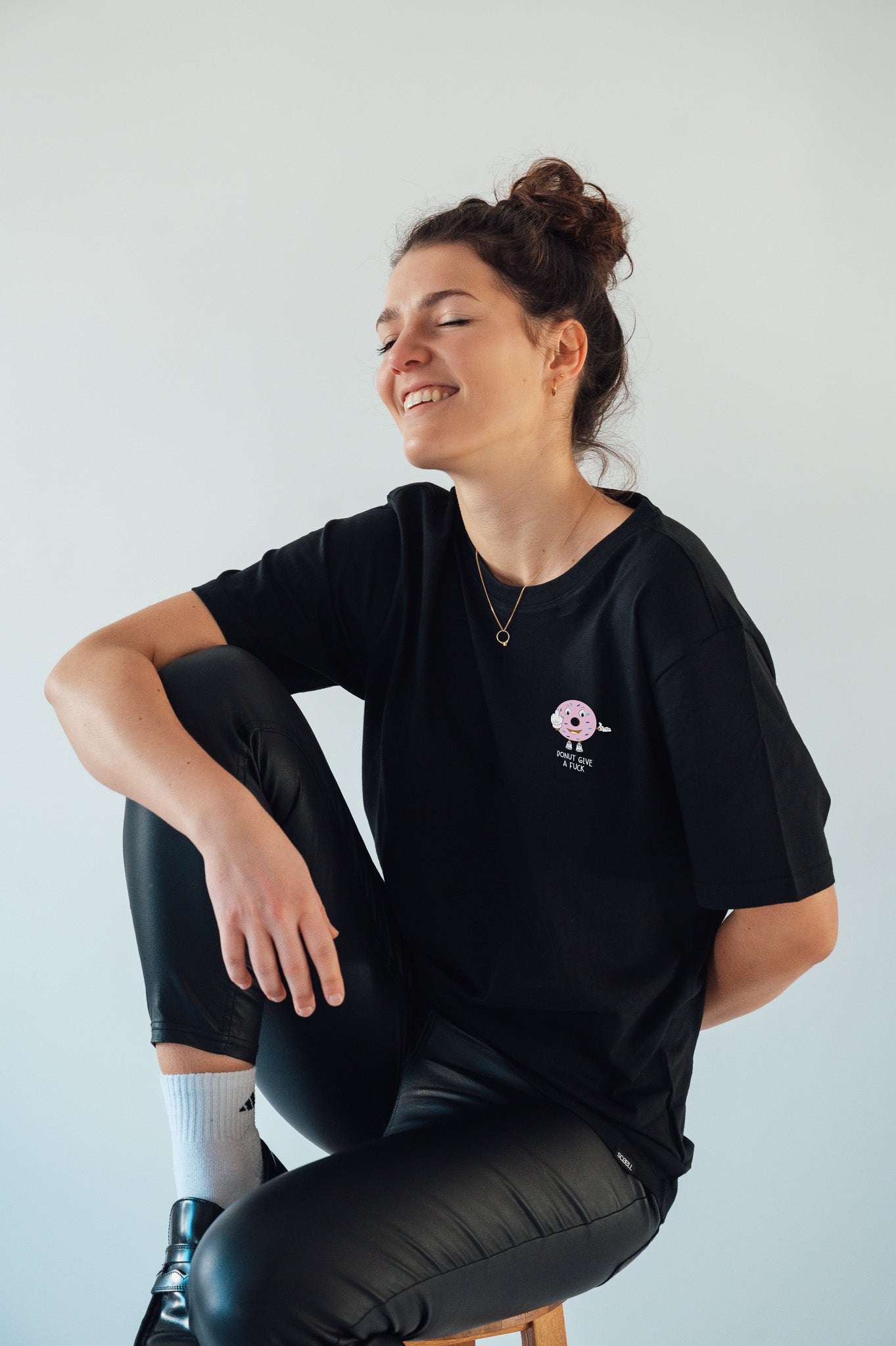 Donut_give_a_fuck_black_w_scoell_tshirt_damen
